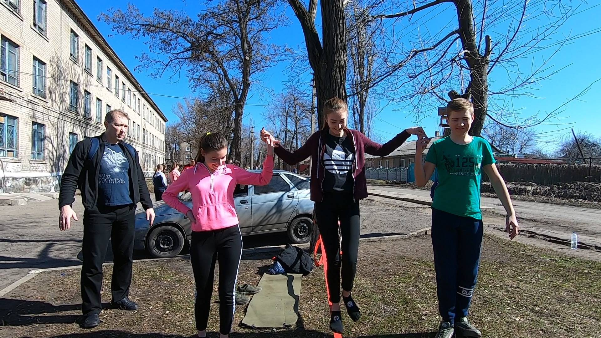 Баланисирование на слэклайн. 01.04.2019