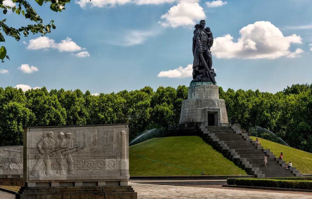 «Воин-освободитель», Трептов-парк, Берлин