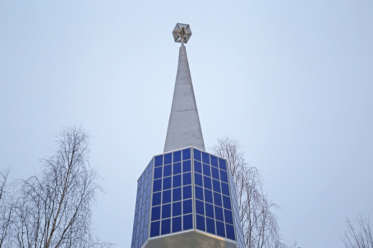 Памятный знак «Космос-1000» в городе Мирный Архангельской области