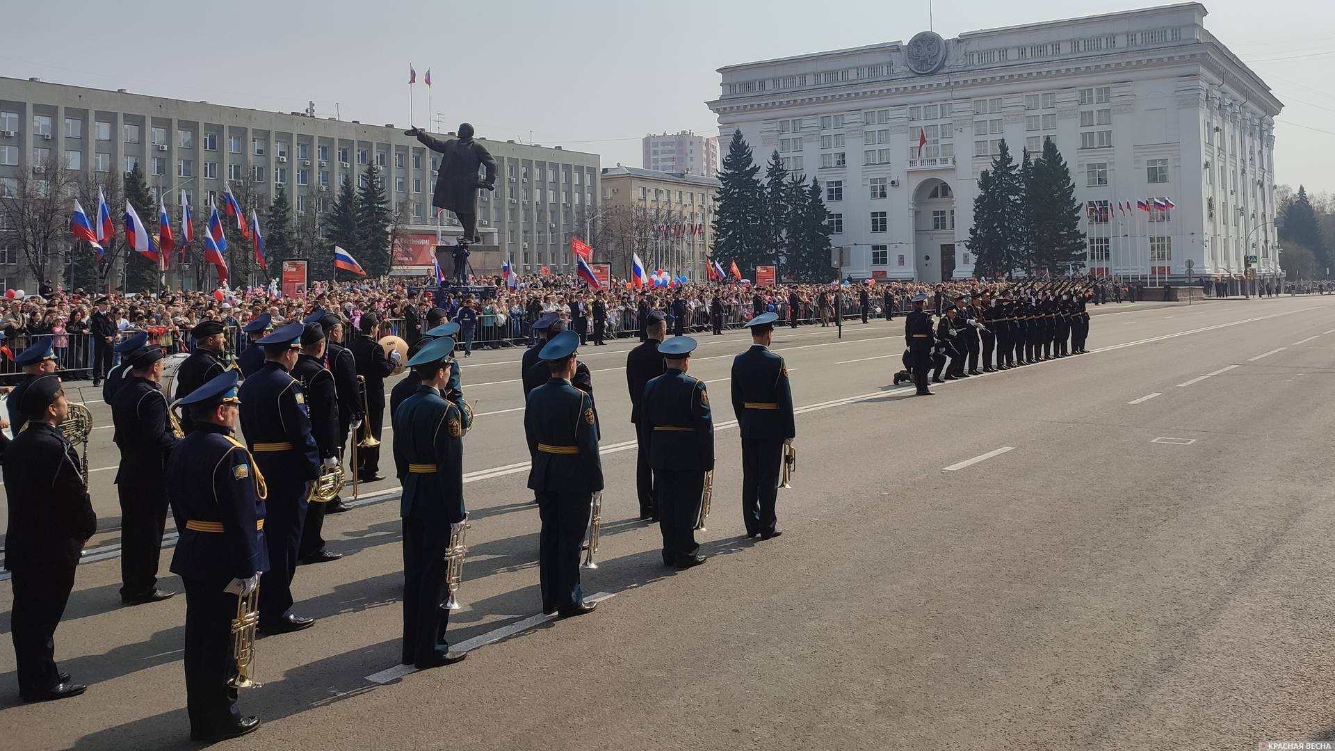 Показательное выступление по обращению с холодным и огнестрельным оружием. Кемерово 9 мая 2023 года