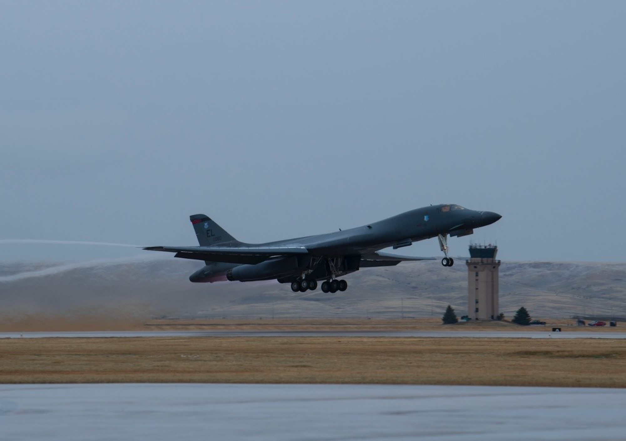 Вылет стратегического бомбардировщика B-1 c авиабазы «Эллсворт»