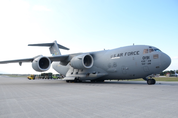 Американский военно-транспортный самолёт C-17A Globemaster. Кишинев. Молдавия