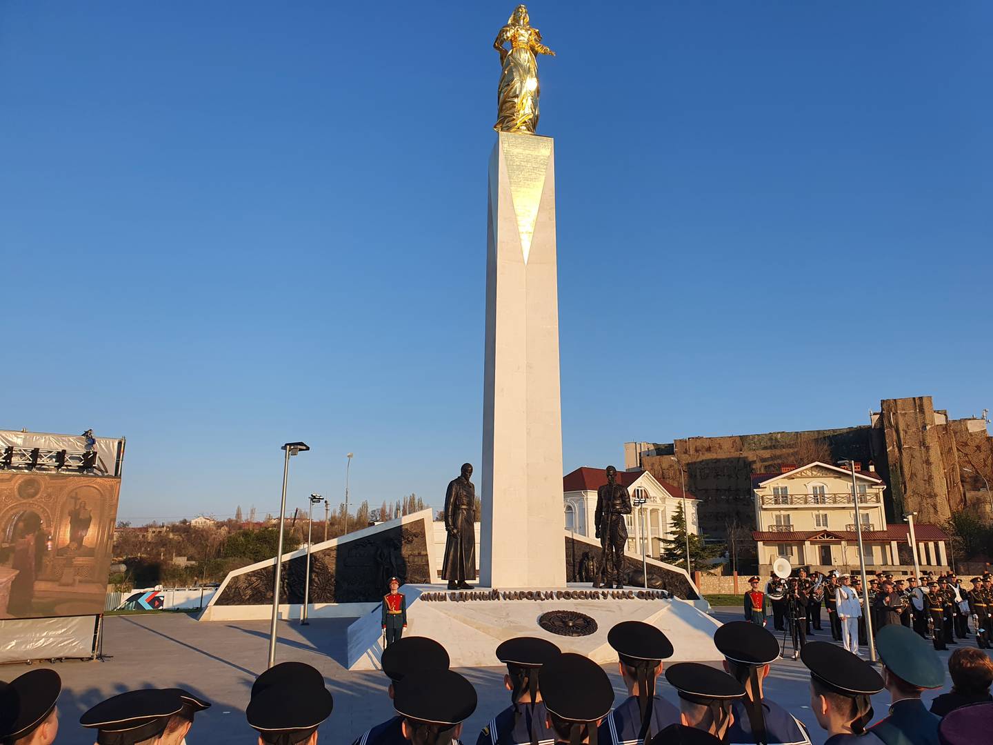 Церемония открытия памятника Примирения