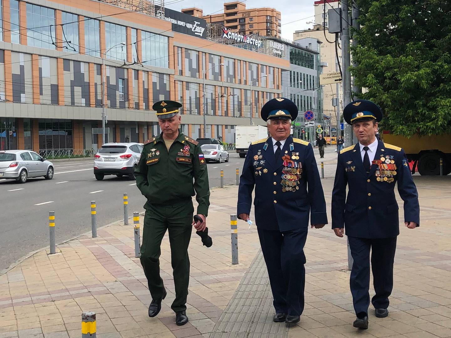 Граждане перед Вечным Огнем