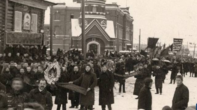 Похороны жертв «Кровавой пятницы» в Ярославле. Декабрь 1905 года