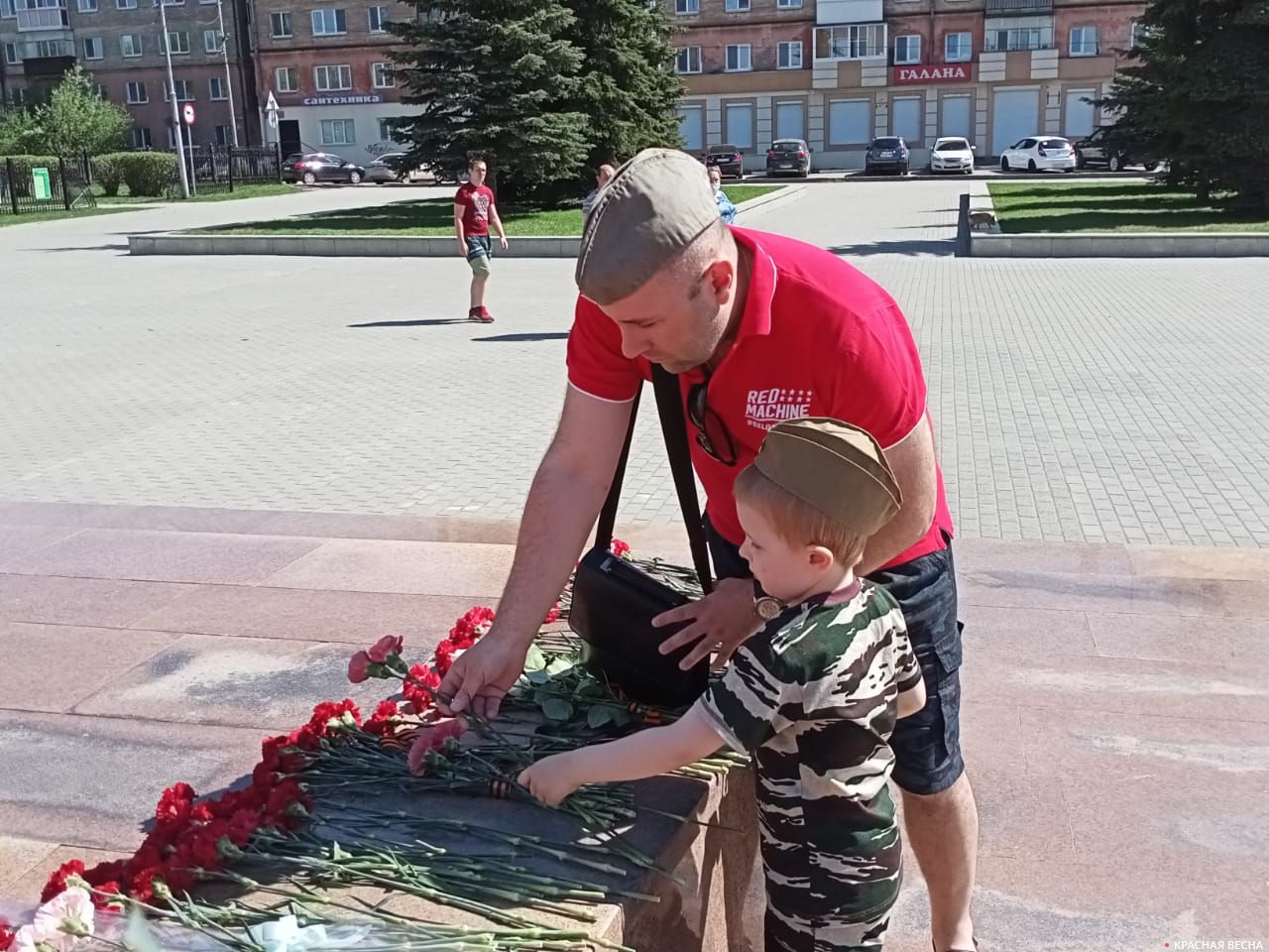 Нижний Тагил. Возложение цветов к Вечному огню