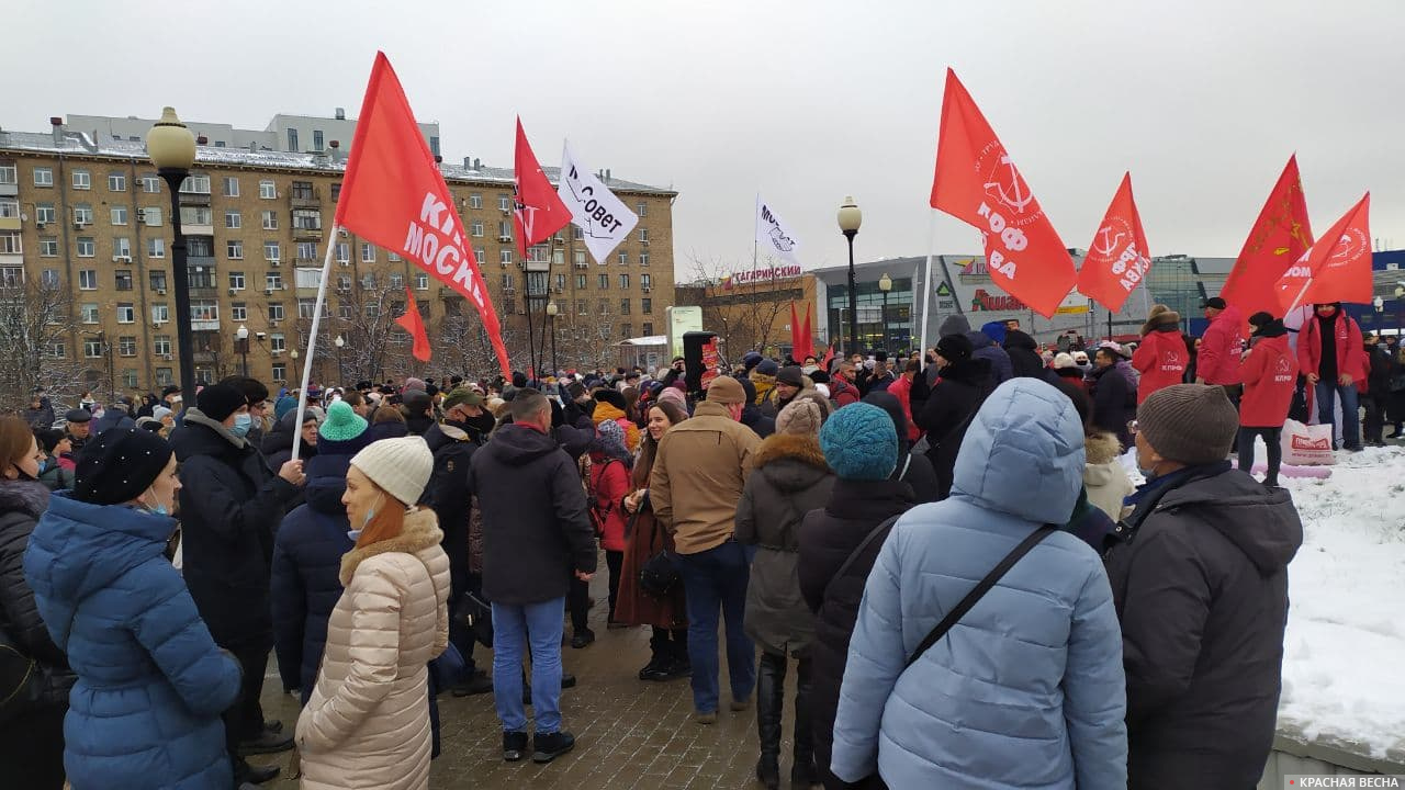 Обсуждение дистанционного образования на площади Гагарина в Москве