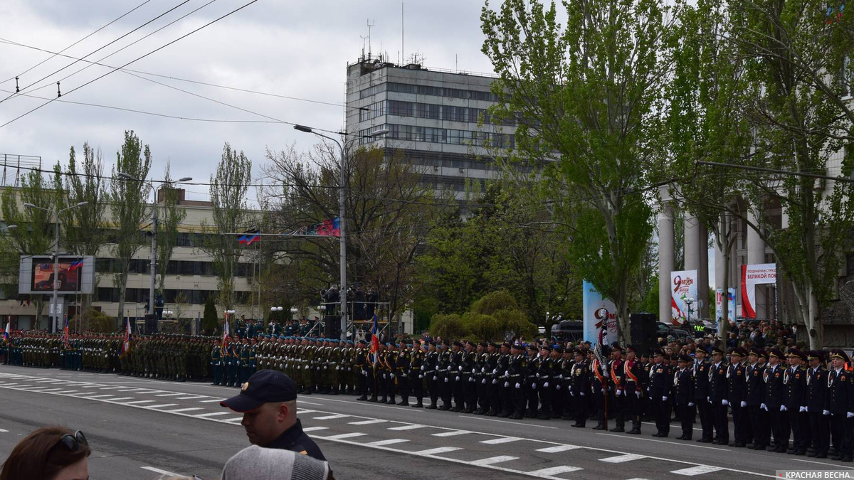 Парад в честь Дня Победы в Донецке