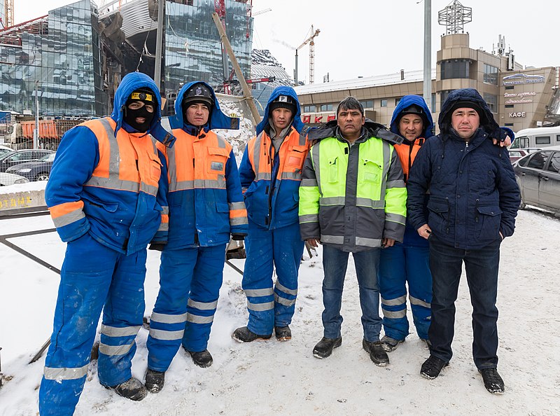 Санкт-Петербург, Россия Сотрудники Лахта Центра из Узбекистана