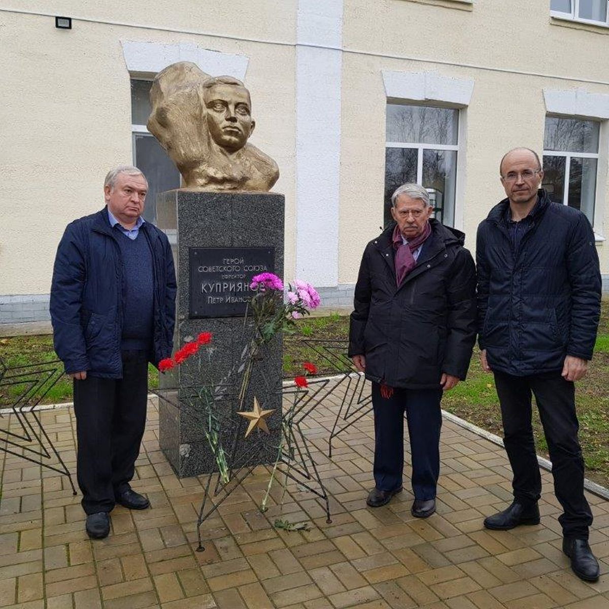 Слева направо: Владимир Евгеньевич Мурашко, Дудко Владимир Максимович, директор Жодинского краеведческого музея Дмитрий Минич