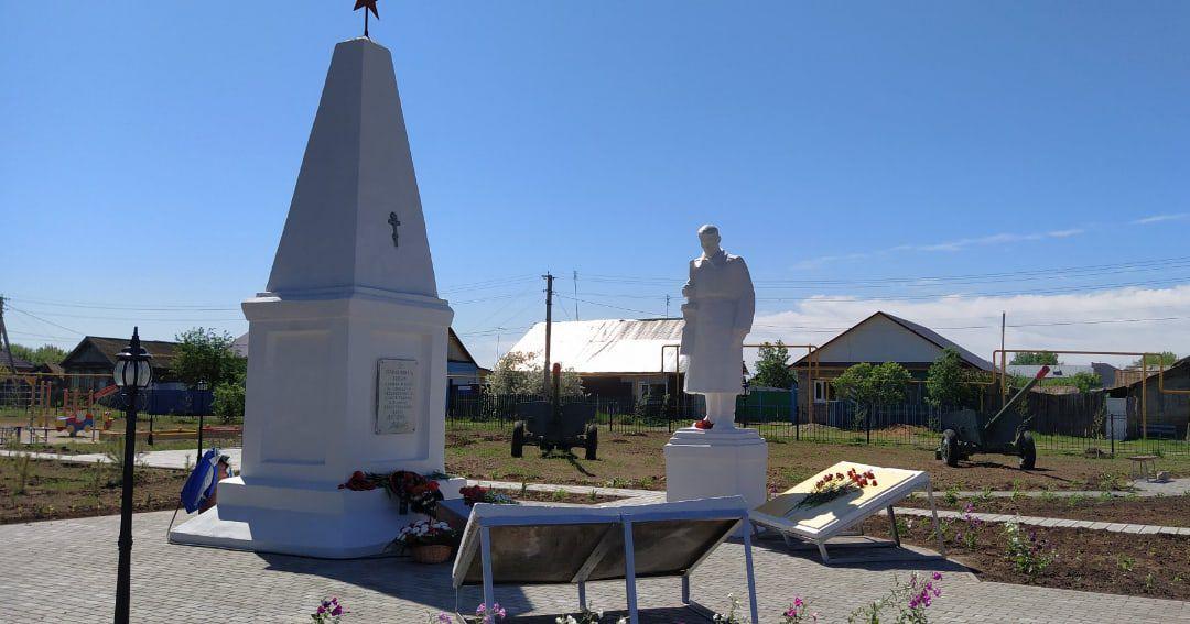 с. Утевка, Самарская обл. Памятник Неизвестному солдату.