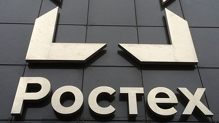 Эмблема на здании Ростех в Москве