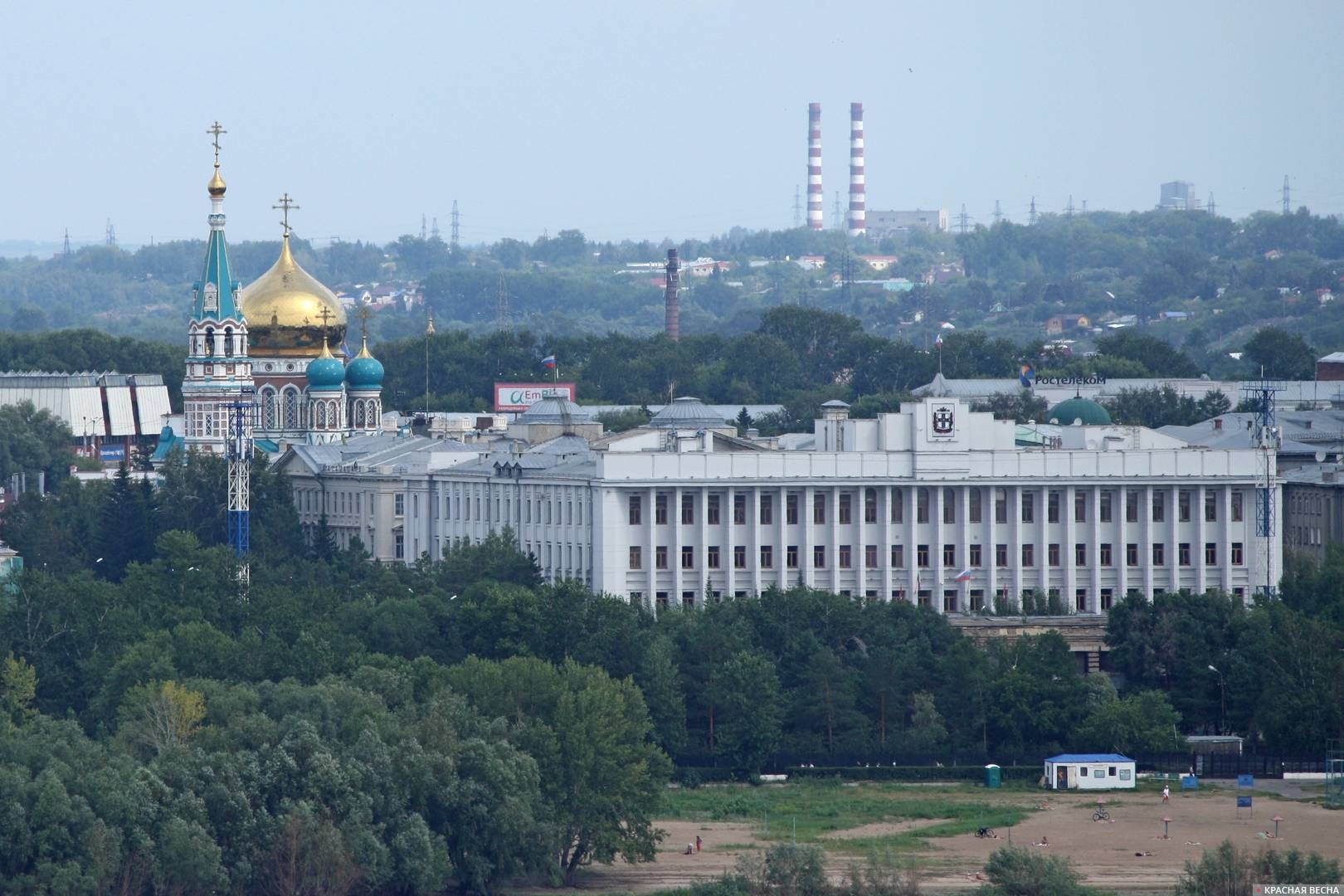 Правительство Омской области и Успенский кафедральный собор. Омск