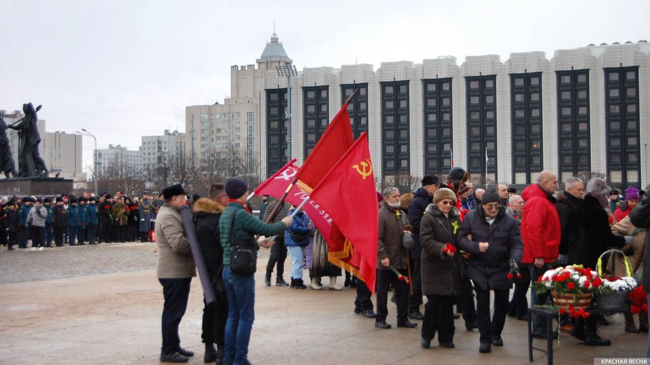 Площадь Победы в Санкт-Петербурге. Монумент героическим защитникам Ленинграда