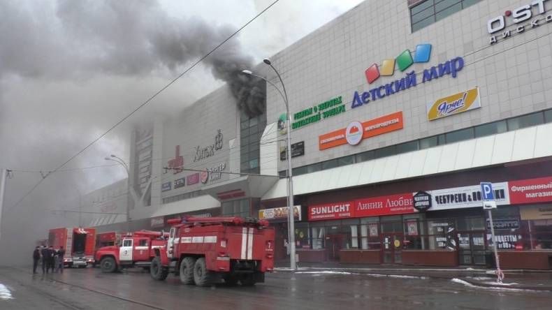 Возгорание в ТЦ «Зимняя вишня» в Кемерово