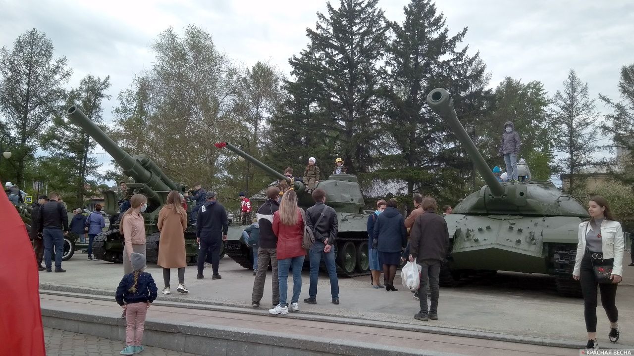 Дети на военной технике в Красноярске