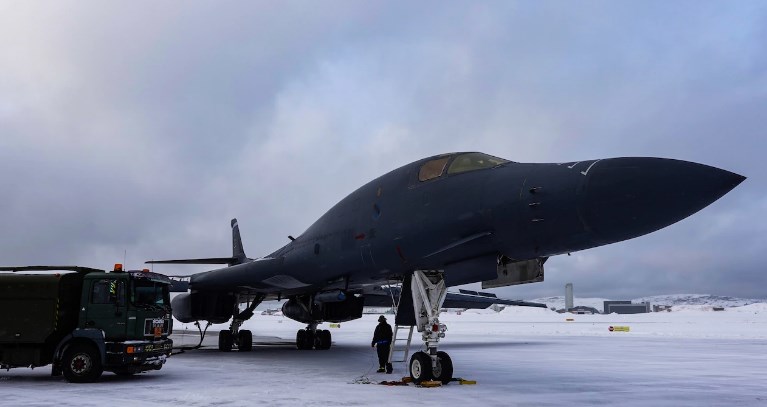 Бомбардировщик ВВС США B-1B Lancer (архив)