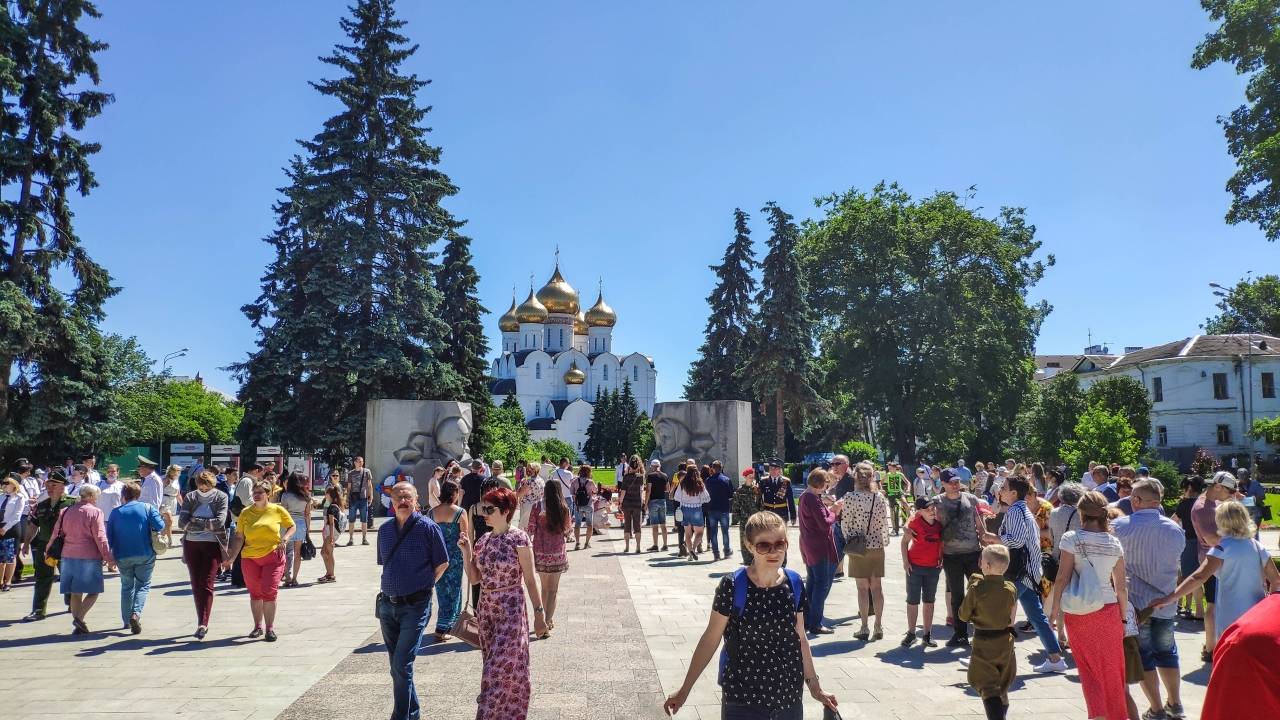 Площадь перед Вечным огнем