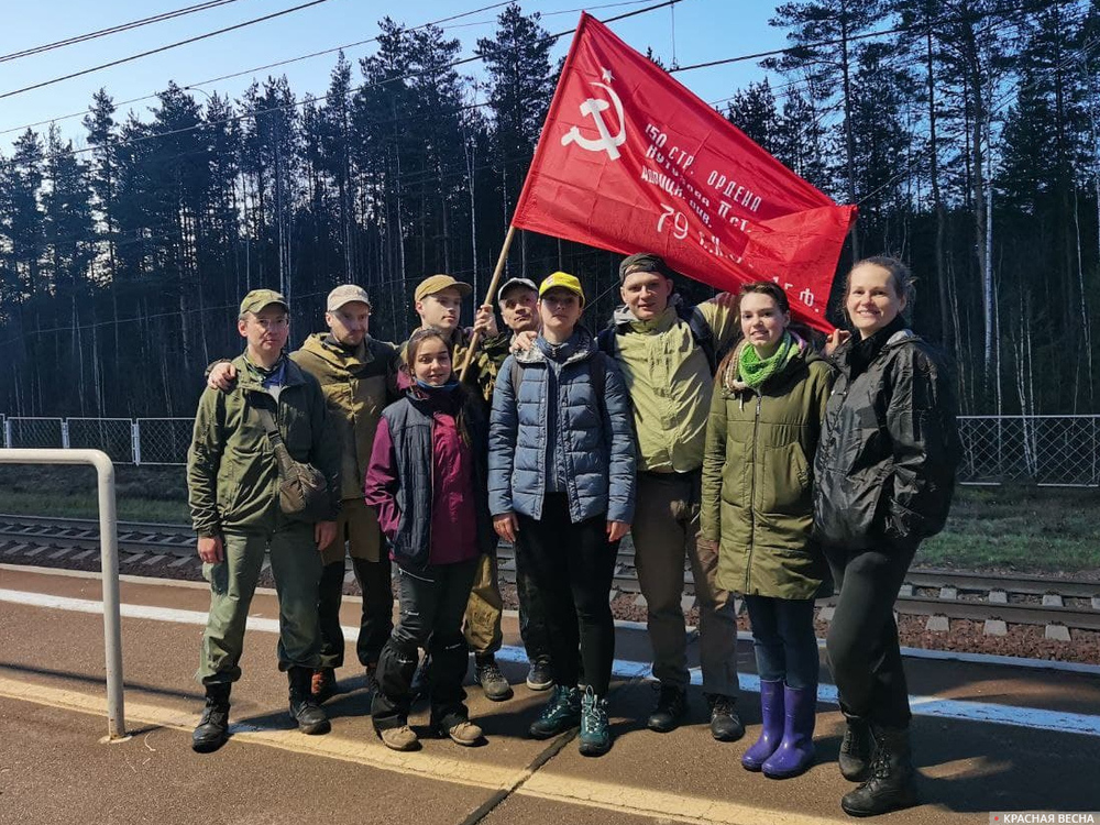 Участники праздничного похода по местам сражений Выборгской наступательной операции