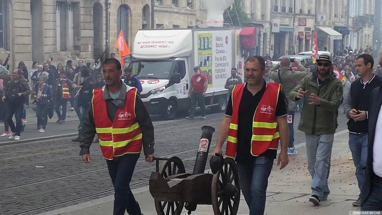 Первомайская демонстрация в Бордо. 1 Мая 2023 года.