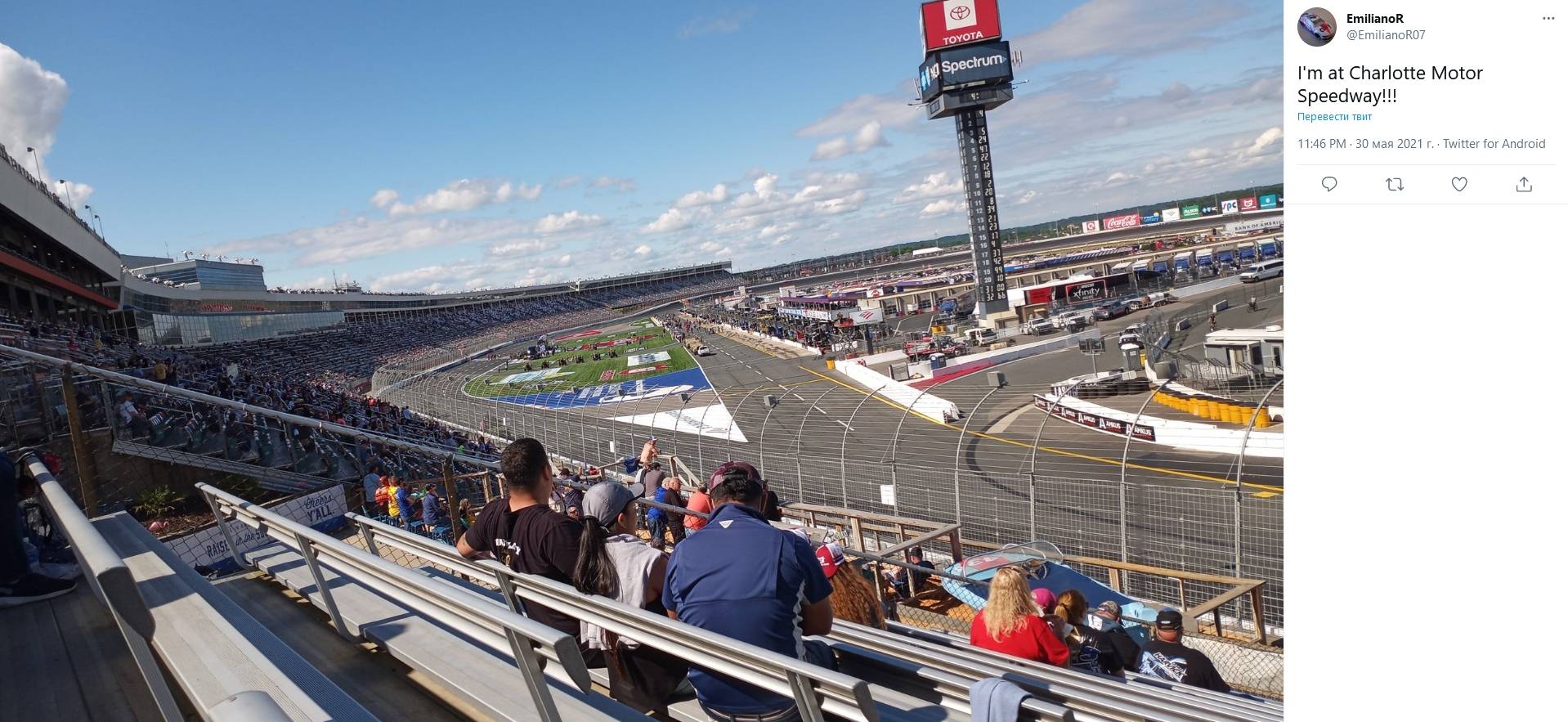 Выезд с пит-лейн Charlotte Motor Speedway