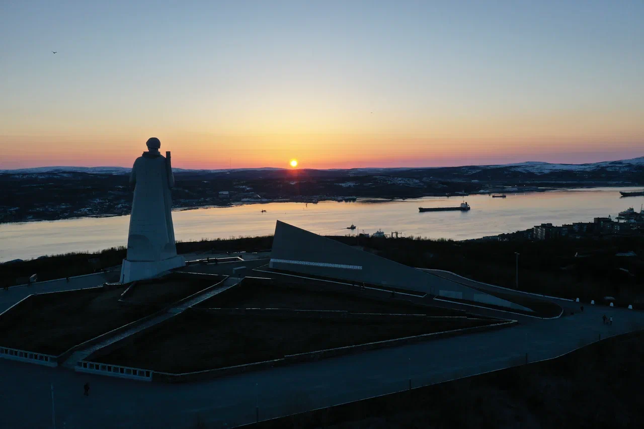 Памятник защитникам советской Арктики. Мурманск