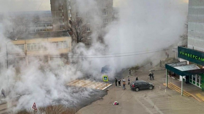 Прорыв трубы на дороге в г. Держинске