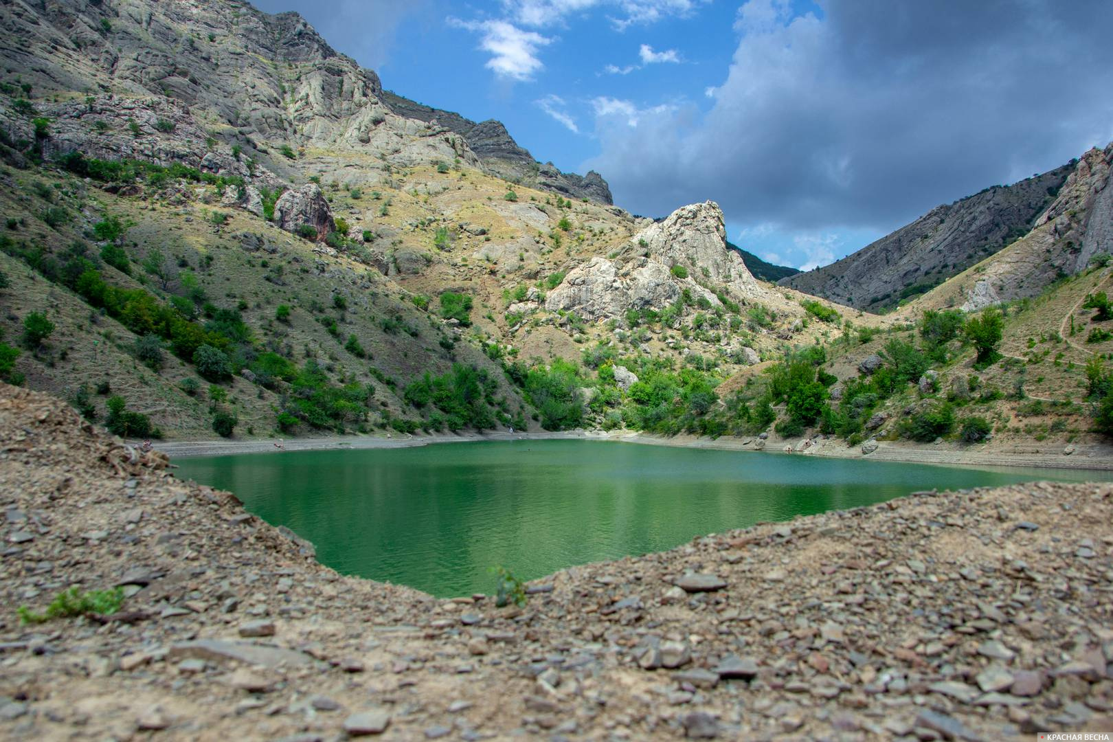 Крым. Горное озеро