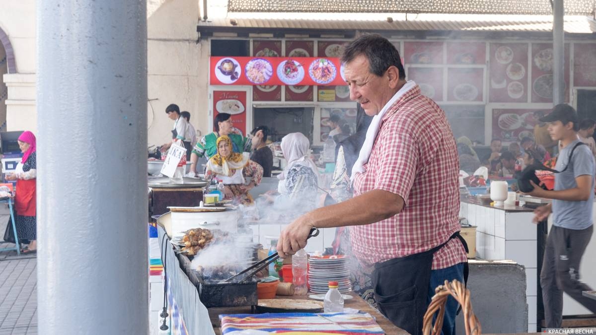 Шашлычник в Ташкенте