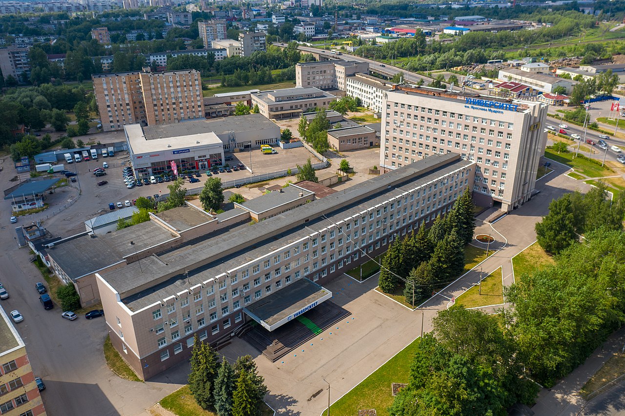 Главный корпус Новгородского Государственного Университета в Великом Новгороде