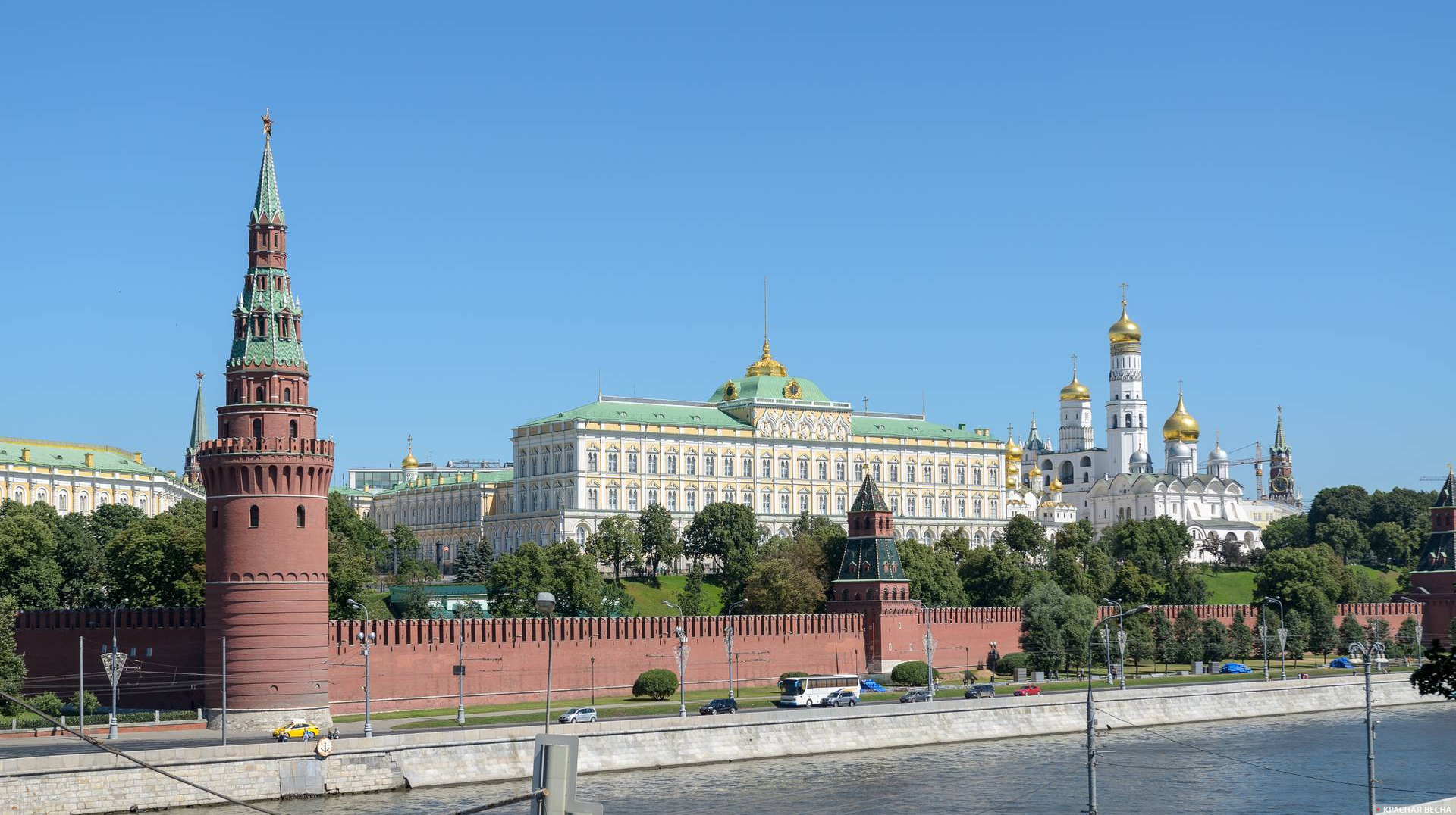 Кремль со стороны Кремлевской набережной, Москва. 13.07.2014