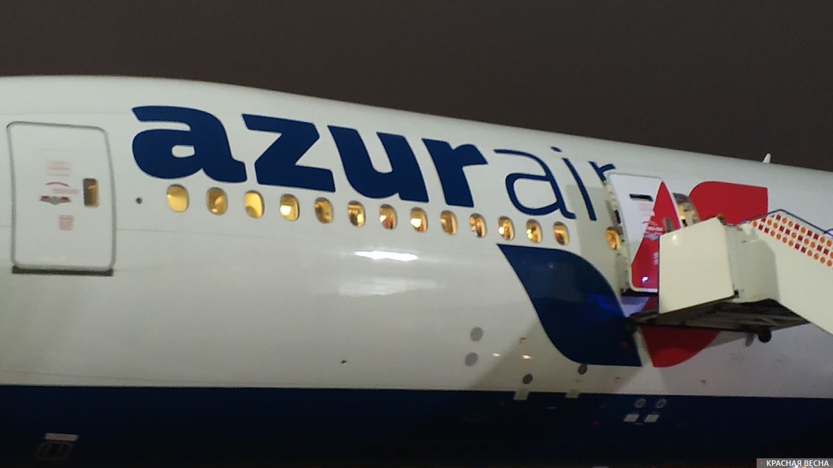 Самолет Azur Air