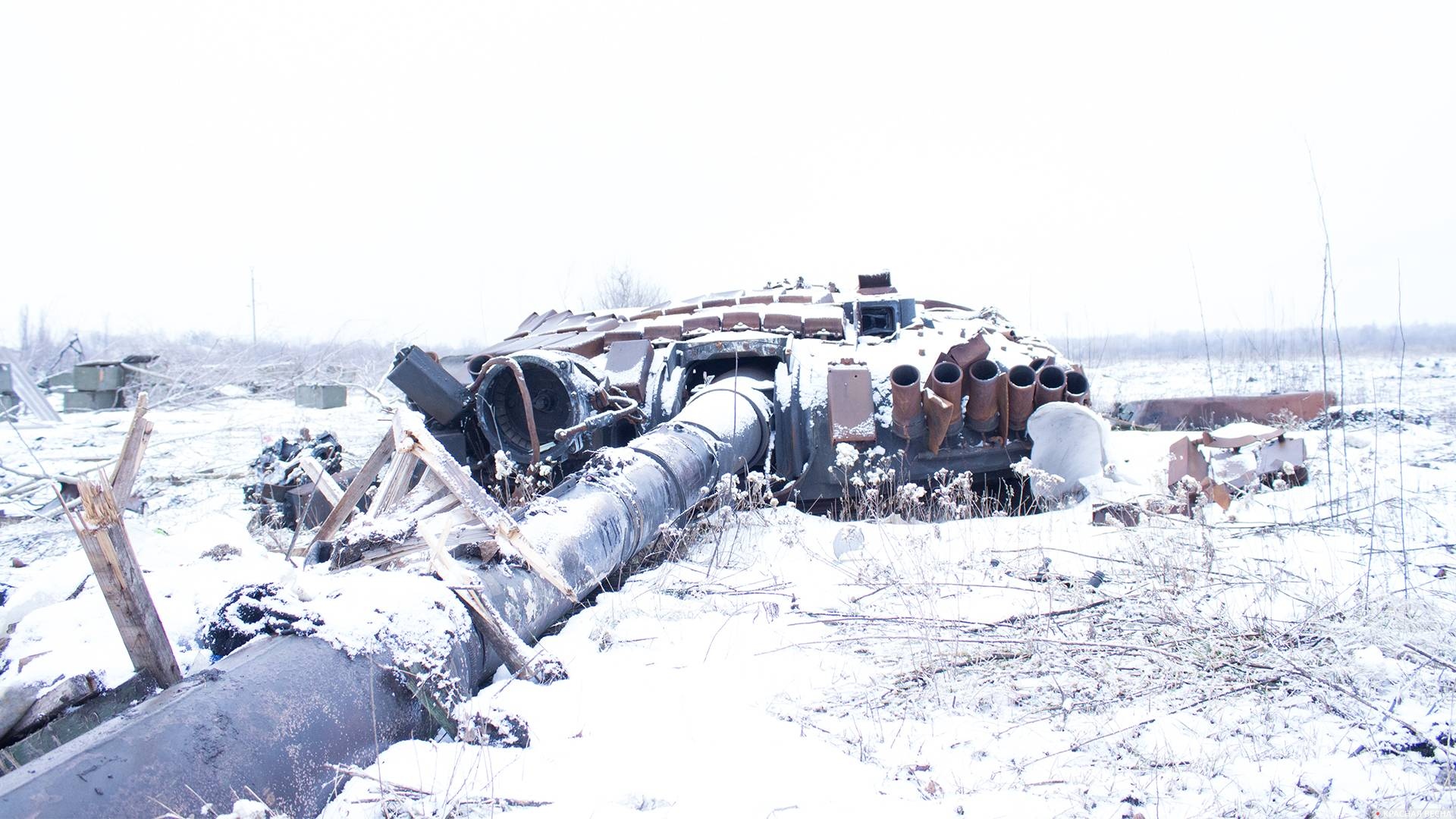 Оторванная башня танка Т-72 ВСУ