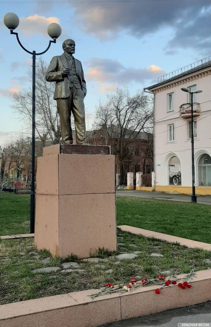 Памятник В.И. Ленину у ДК Энергетик (Ленинский район). Челябинск