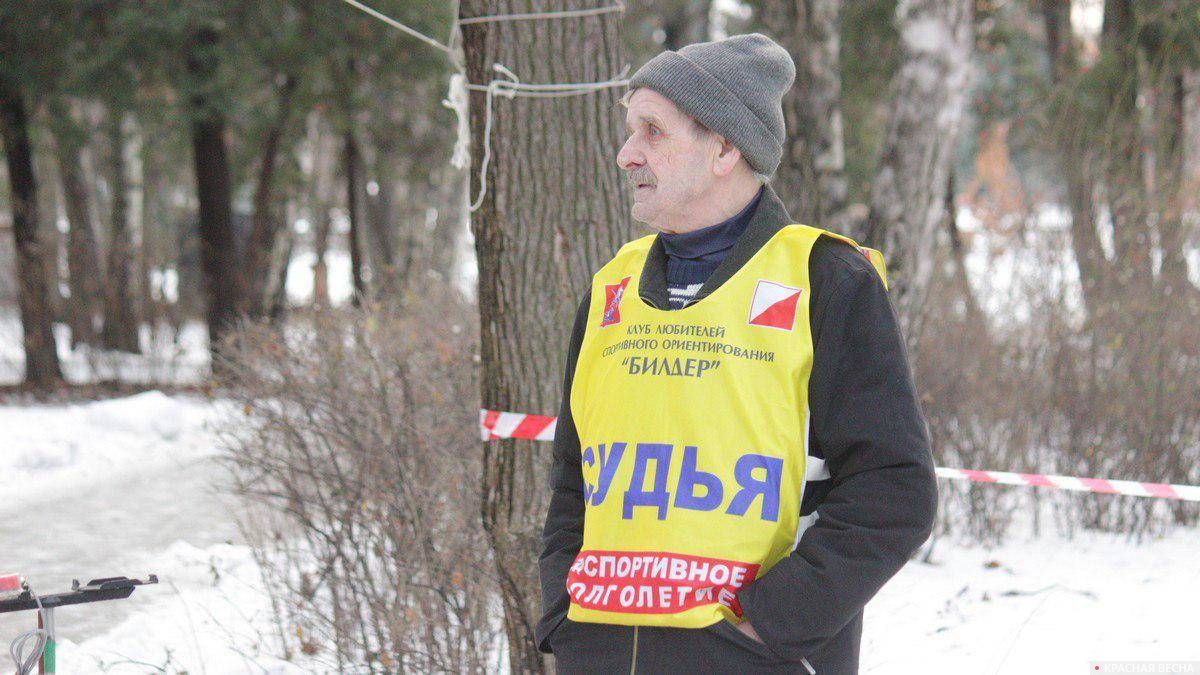 За спортивное долголетие! Судья на соревнованиях по спортивному ориентированию