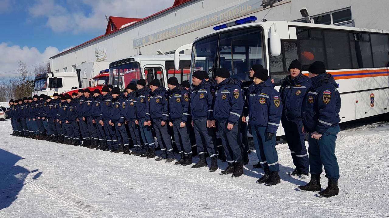 Спасатели отправляются на объект