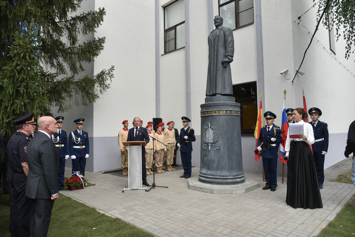 Памятник Дзержинскому в Борисоглебске