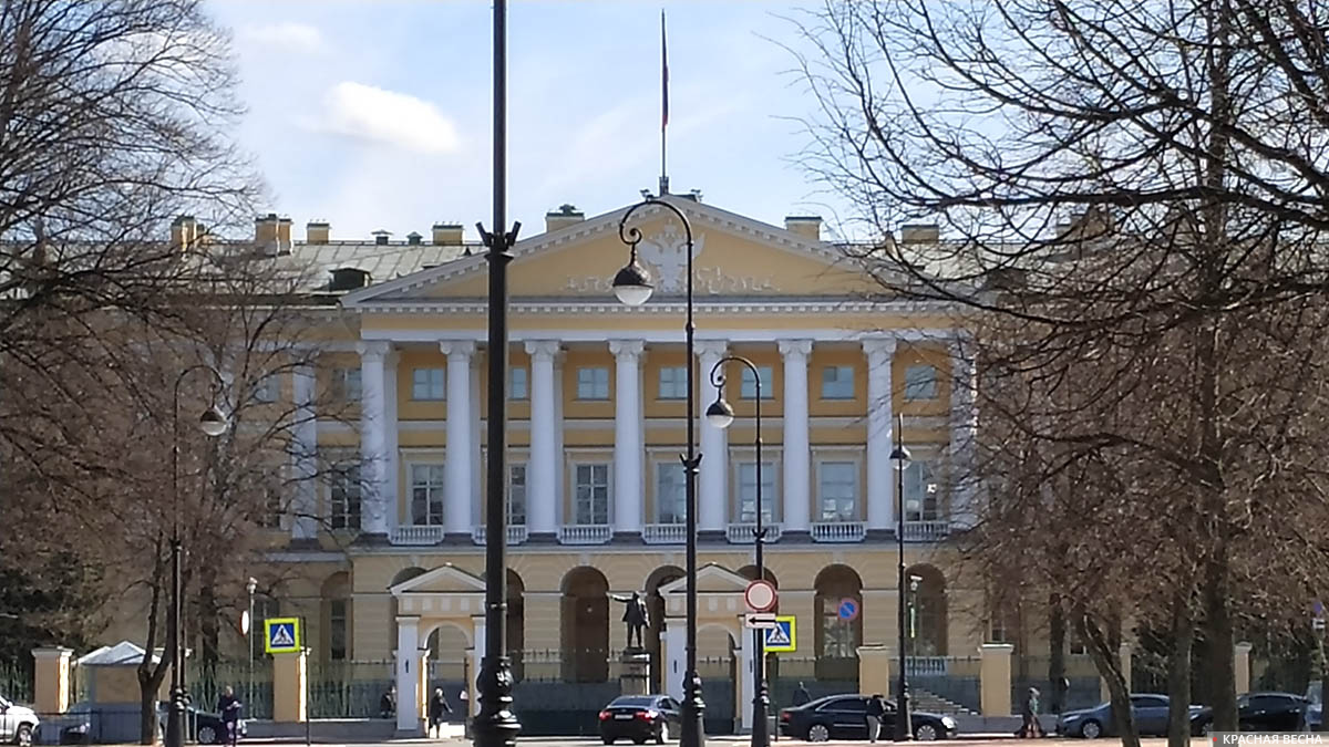 Здание Смольного. Санкт-Петербург. 30.04.2021