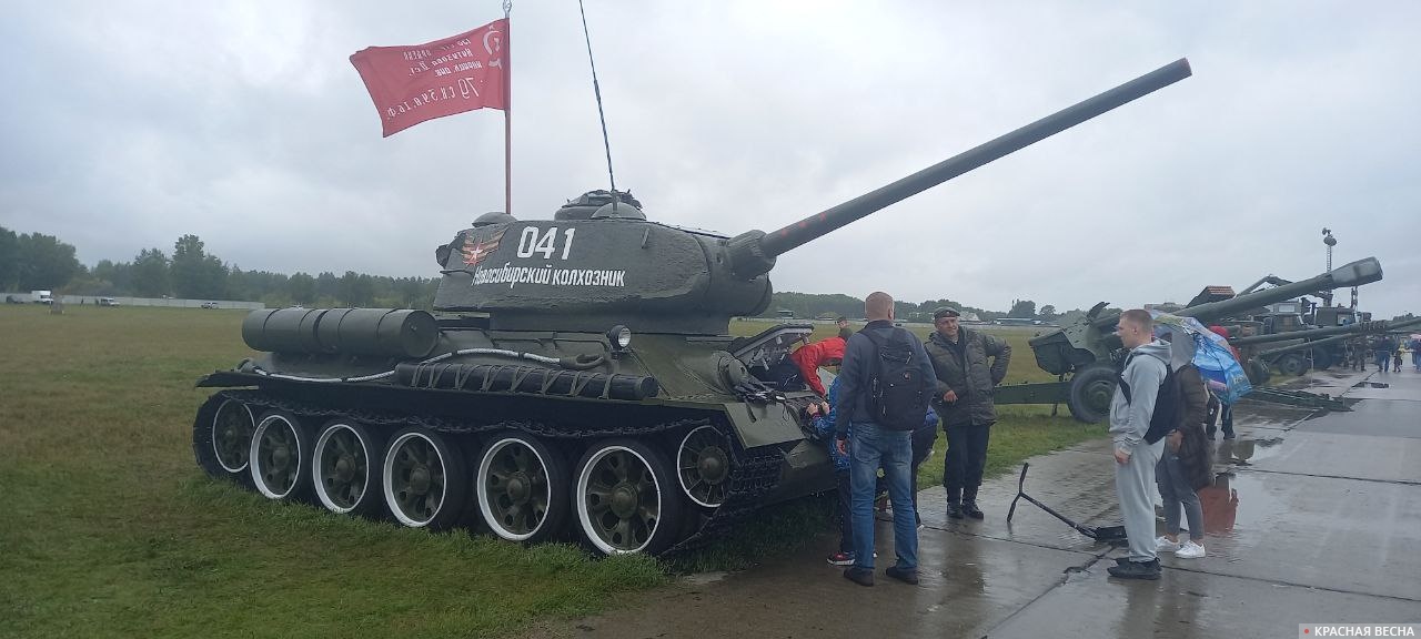 г. Новосибирск. Советский средний танк Т-34-85 времен Великой Отечественной войны