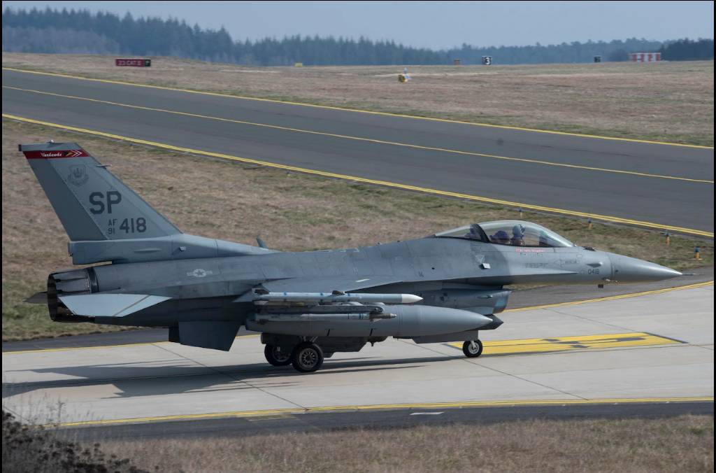 F-16 Fighting Falcon ВВС США на авиабазе Шпангдалем, Германия.  26 марта 2021 года