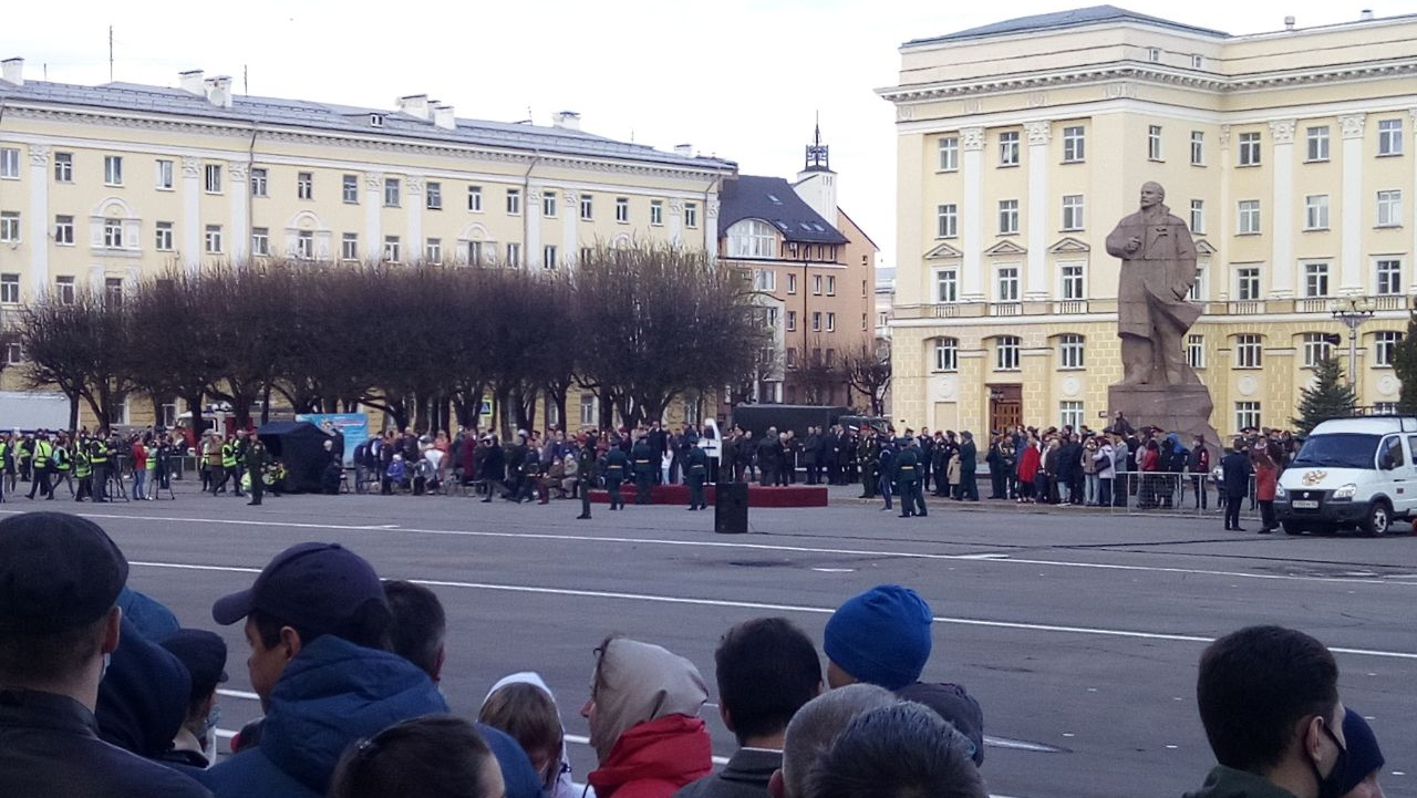 В ожидании Парада Победы. Площадь Ленина в Смоленске.