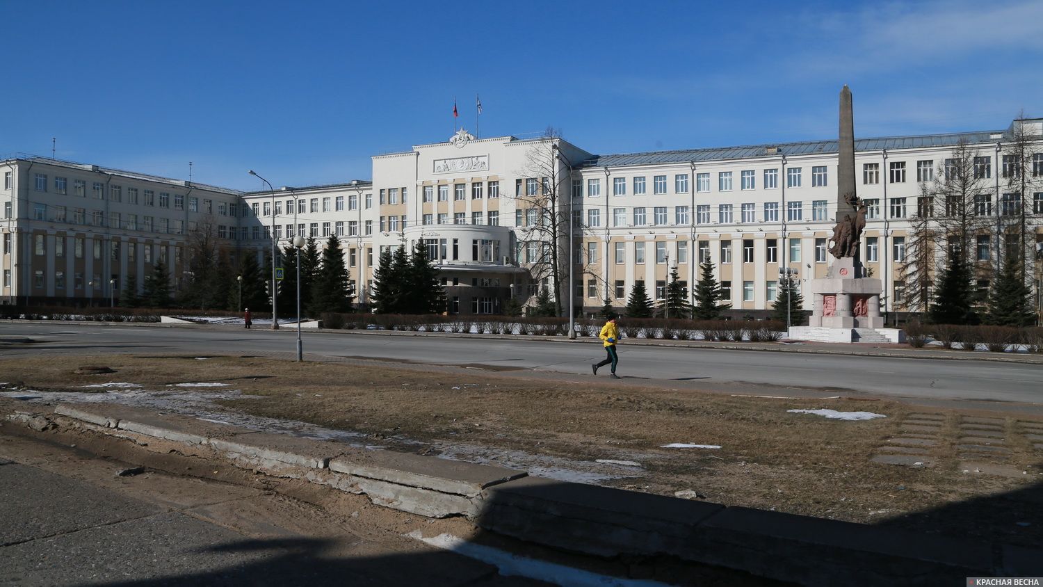 Архангельск. Здание правительства области и обелиск Севера