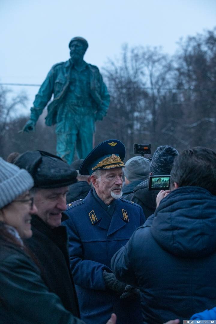 Член Ассоциации ветеранов Карибского кризиса, военный атташе в Испании, Кубе, Малайзии, генерал-майор авиации Михаил Макарчук