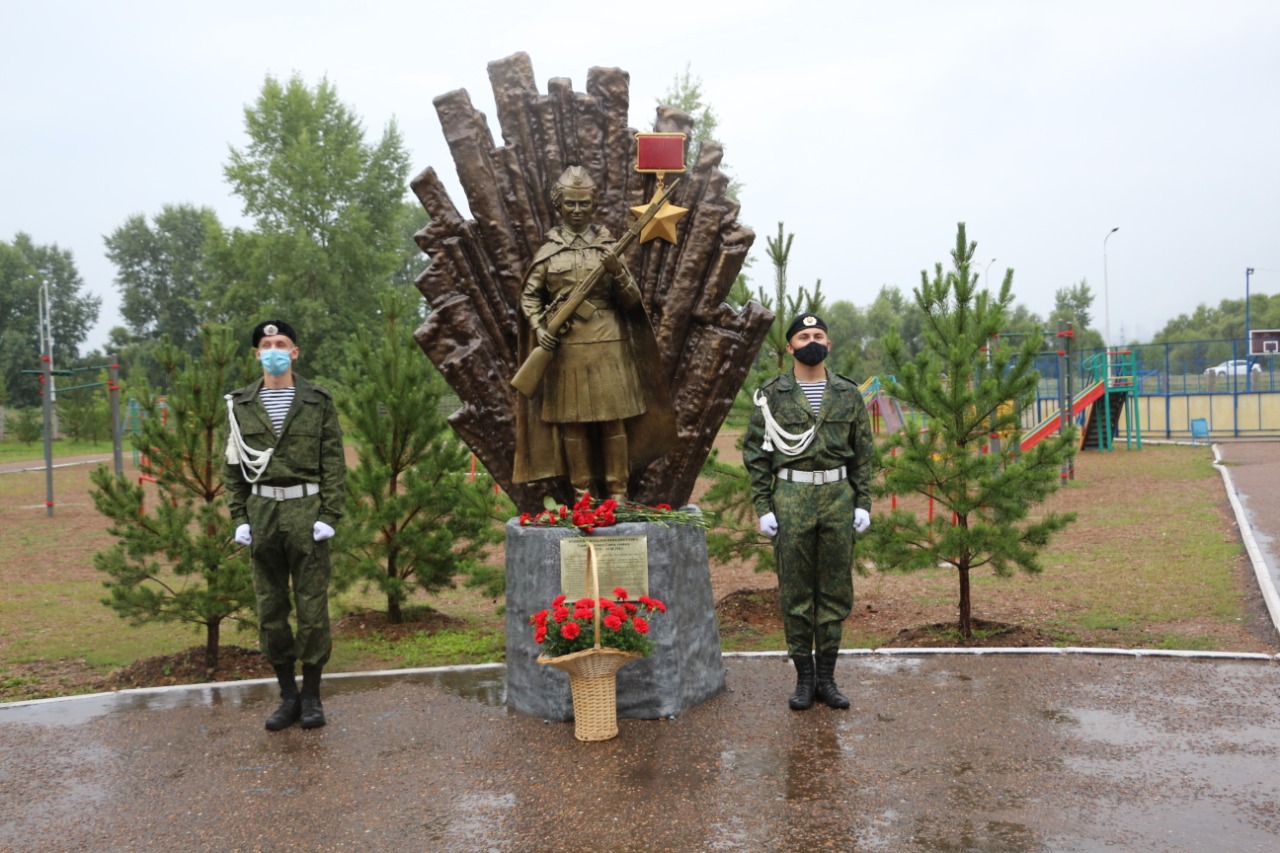 Памятник Герою Советского Союза Наталье Ковшовой