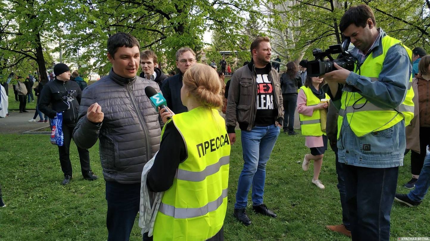 Протест на Октябрьской площади в Екатеринбурге