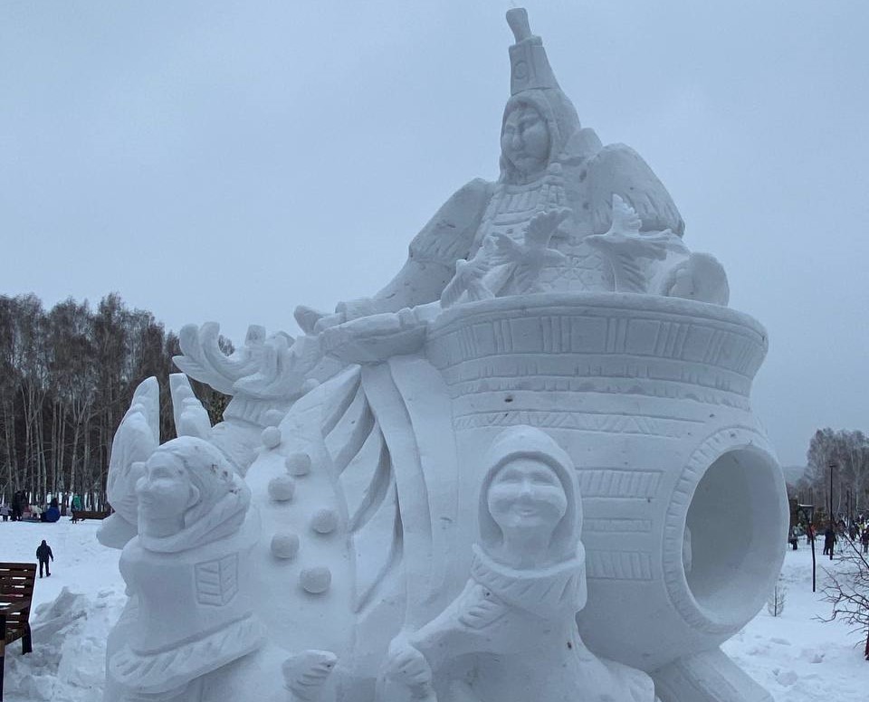 Снежная скульптура (фрагмент)