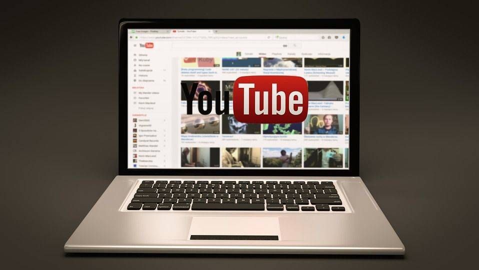 YouTube на ноутбуке