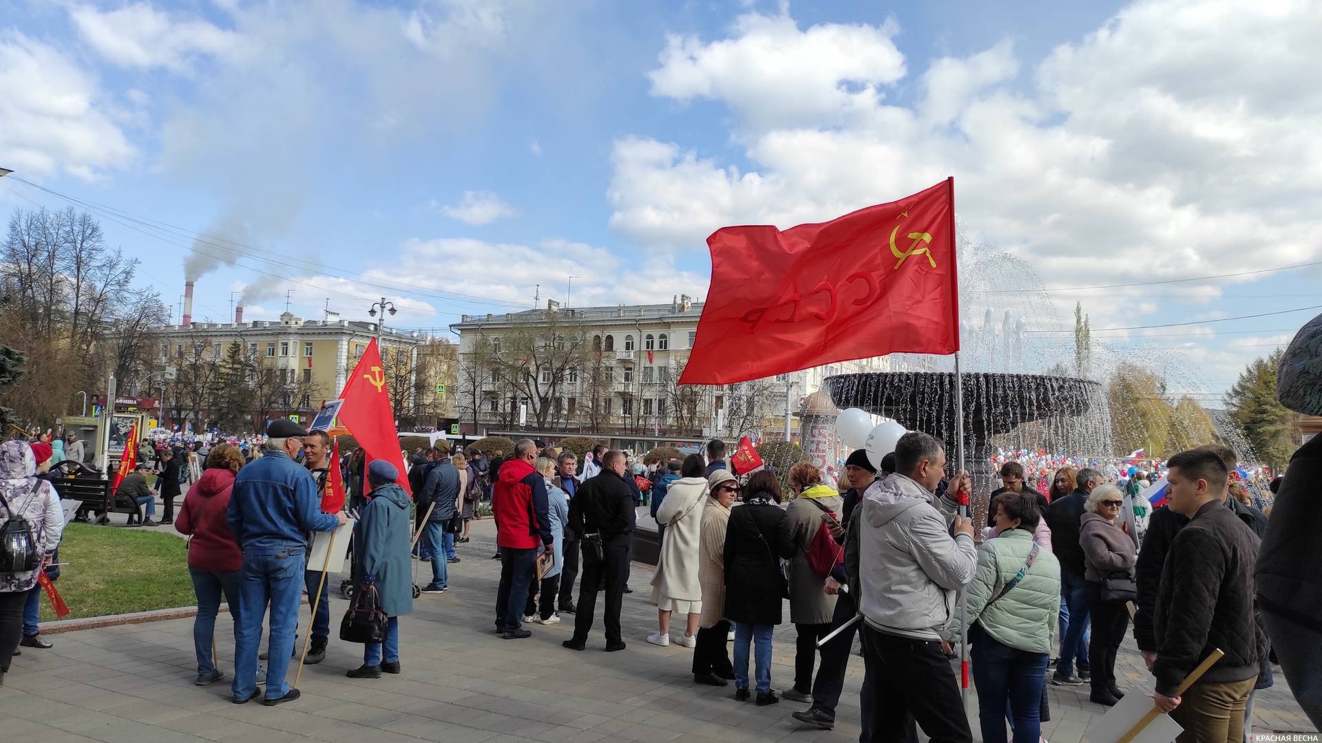 Кемерово. Люди собираются на 