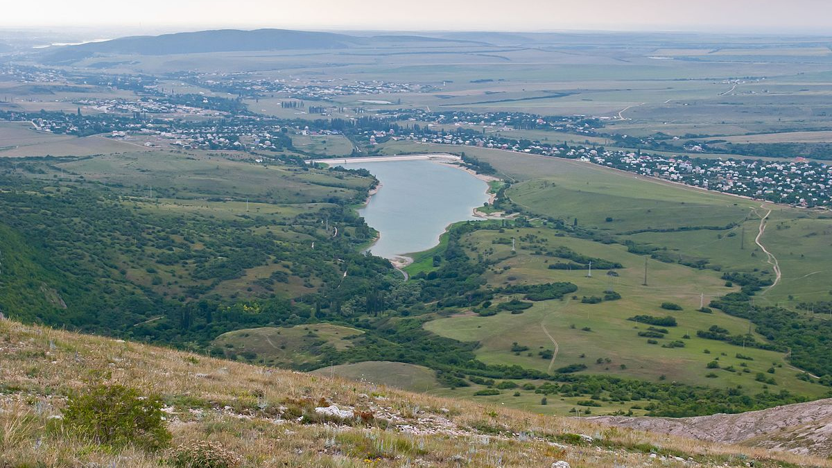 Аянское водохранилище и село Заречное