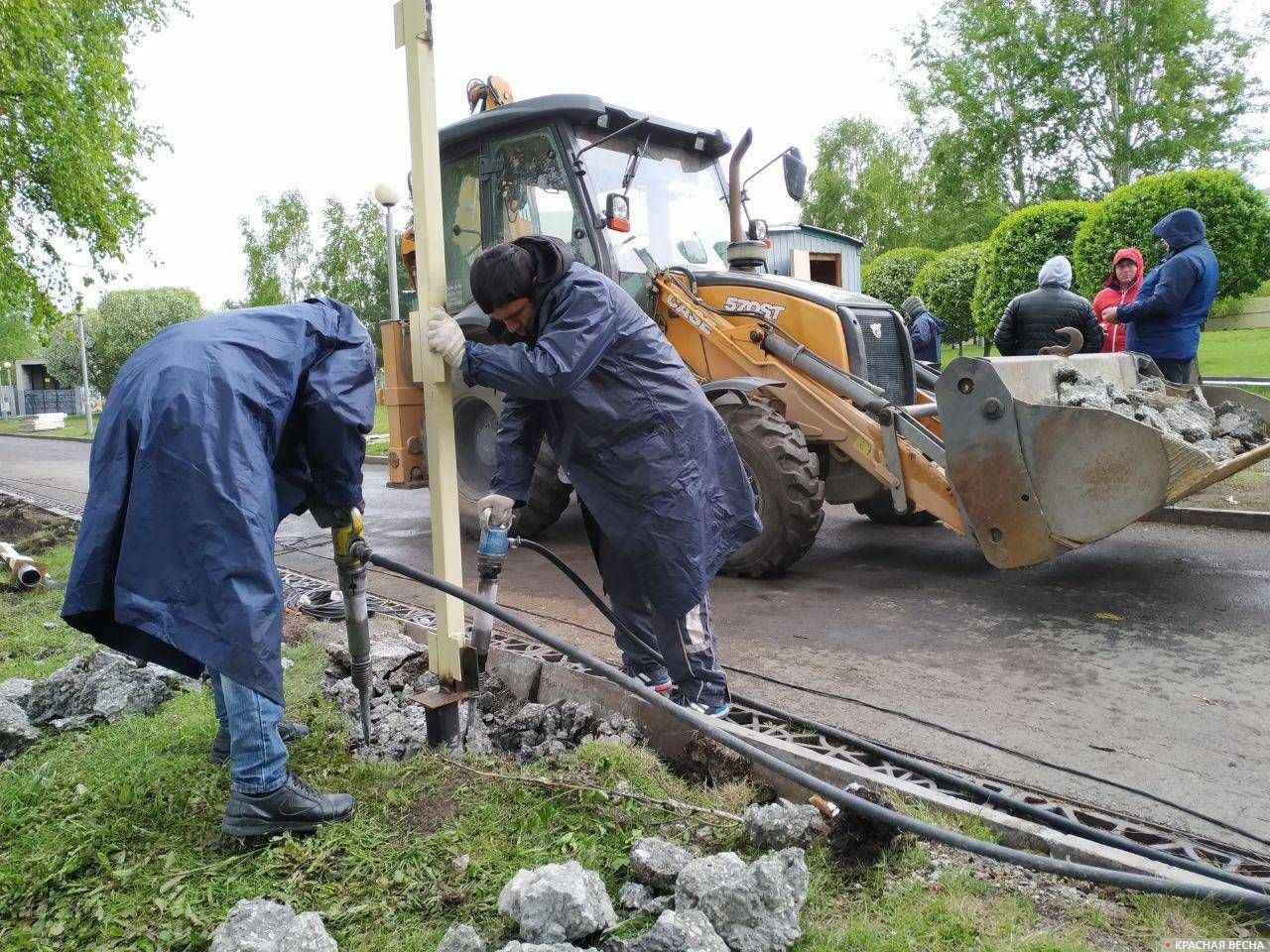 Демонтаж забора в сквере на Октябрьской площади, Екатеринбург